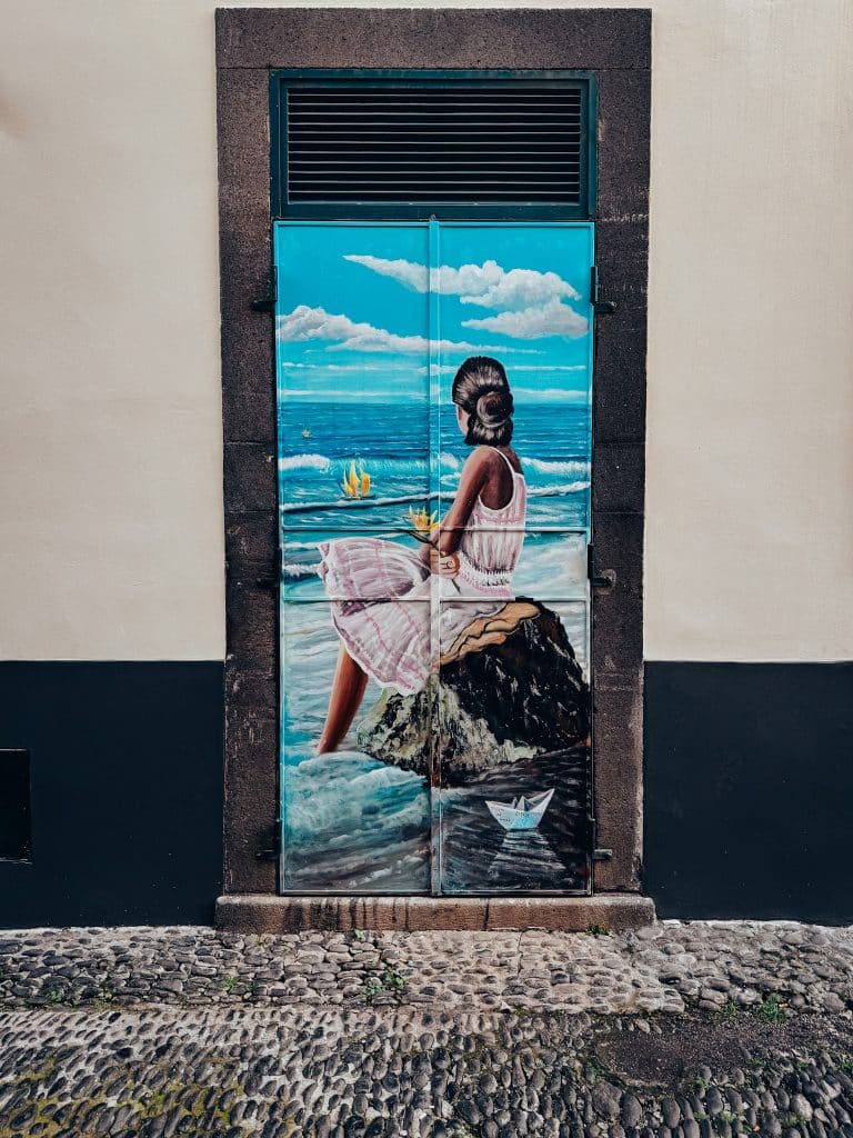 Malowane drzwi przy Rua de Santa Maria w Funchal